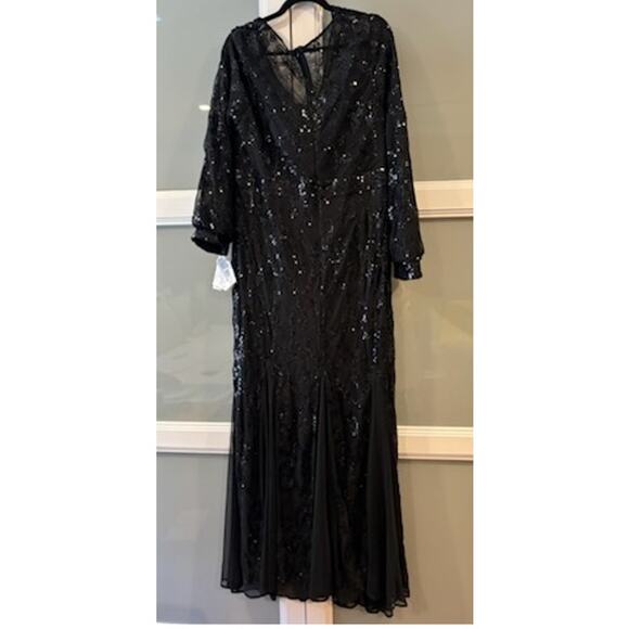 R & M Richards Sequined Blouson-Sleeve Gown | SIZE 18 - Picture 4 of 4